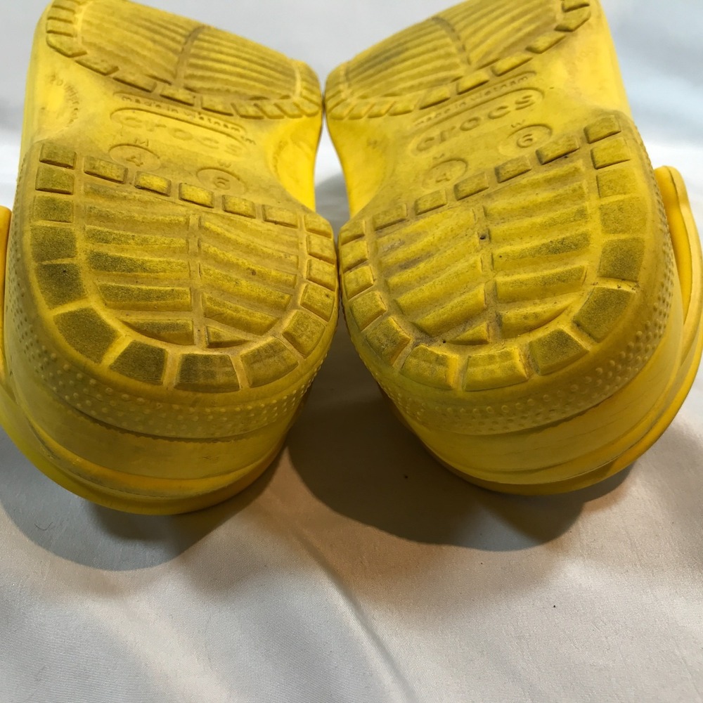 Crocs Yellow Clogs Slip On Casual Beach Garden Comfort Shoes M4 W6 Lightweight - Picture 12 of 16
